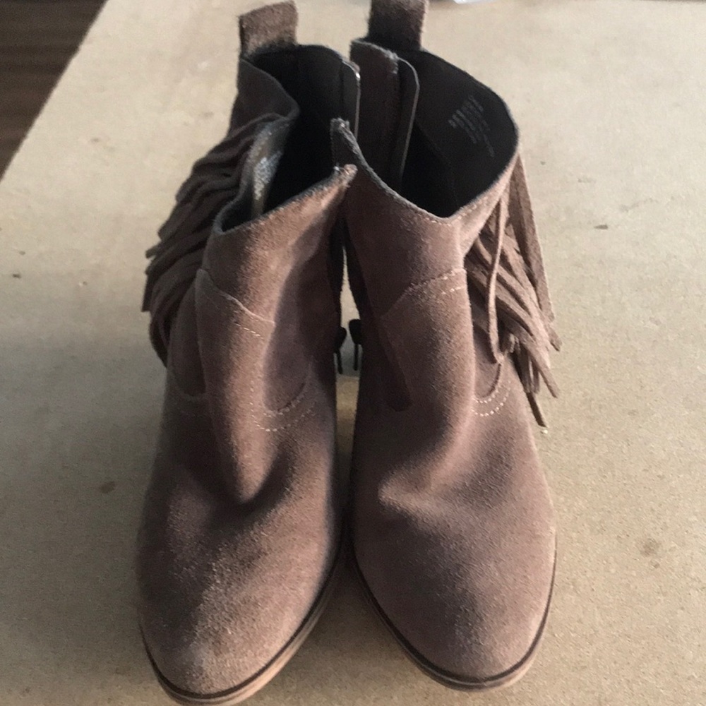 Steve Madden taupe fringe booties